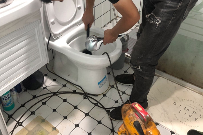 麻洋镇马桶堵塞自己疏通还是找师傅?专业上门服务让你省时更省心
