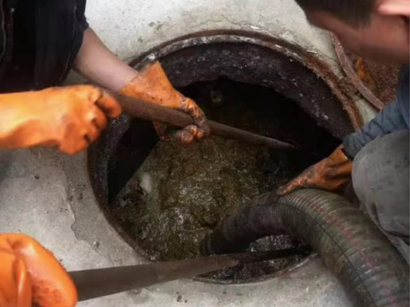 麻洋镇清理化粪池时如何避免沼气的危害?